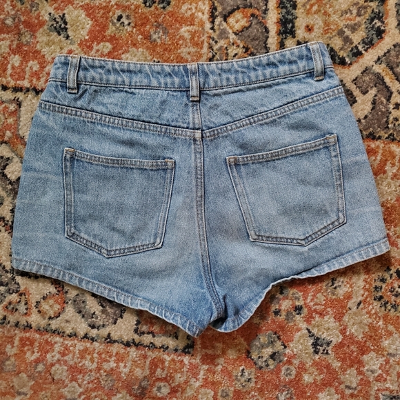 H&M Shorts - Picture 2 of 4